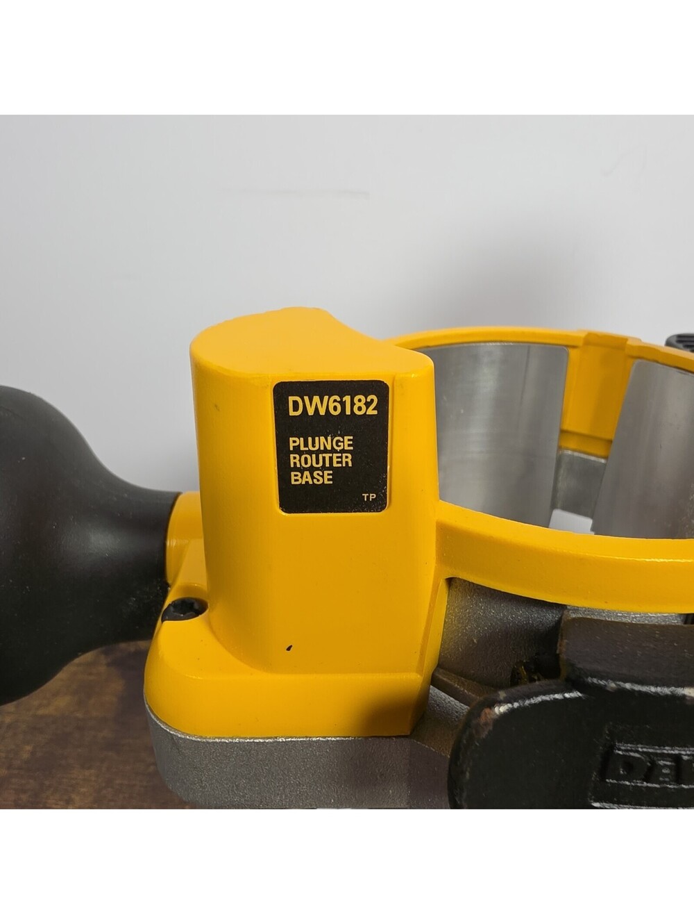 DEWALT DW6182 Plunge Router Base - Picture 5 of 7